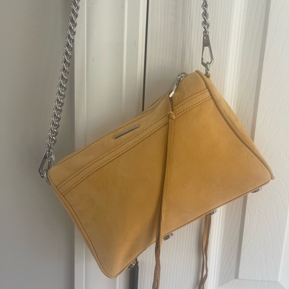 Season's IT color and material from Rebecca Mink-off - Picture 2 of 9